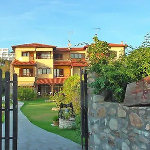 Hotel apartamentowy Tripiti, Nea Roda